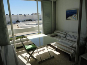 Appartement 2 pièces avec piscine et parking, en bord de plage - FR-1-250-213